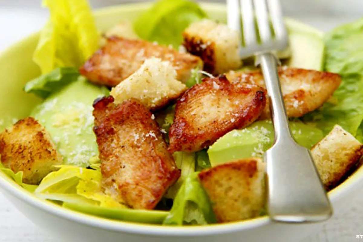 Ensalada de pollo y aguacate