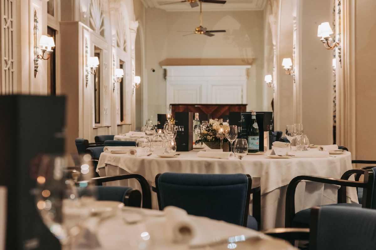 La sala de Phoenicia en Malta