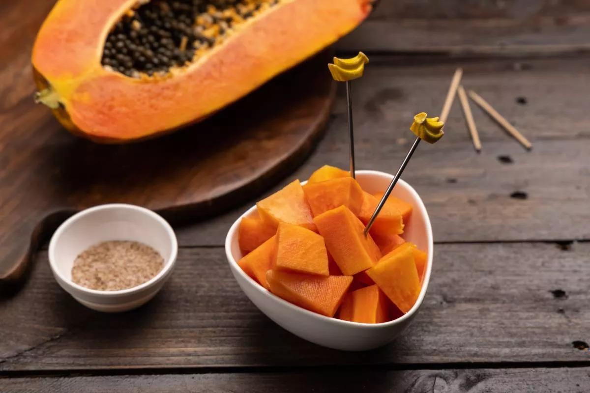 Cómo cortar, trocear y comer fácilmente una papaya