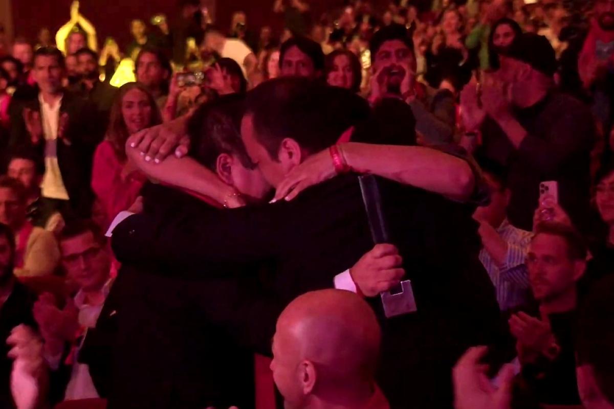 Maido gana 50 Best 2025 abrazo