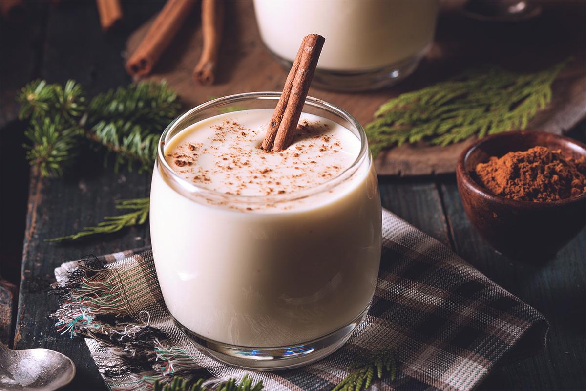 Ponche de huevo navideño