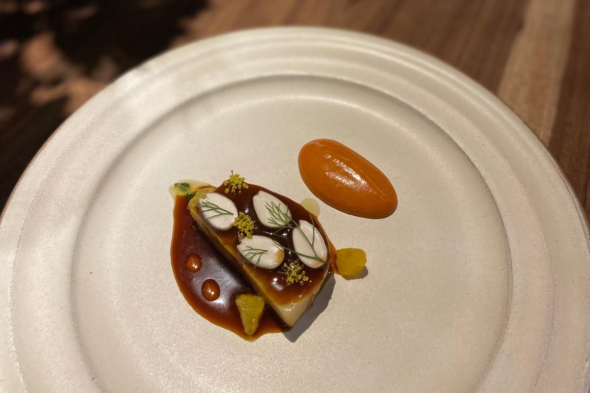 Hinojo a las brasas, Nduja, Gastrique de Vermouth blanco y almendras