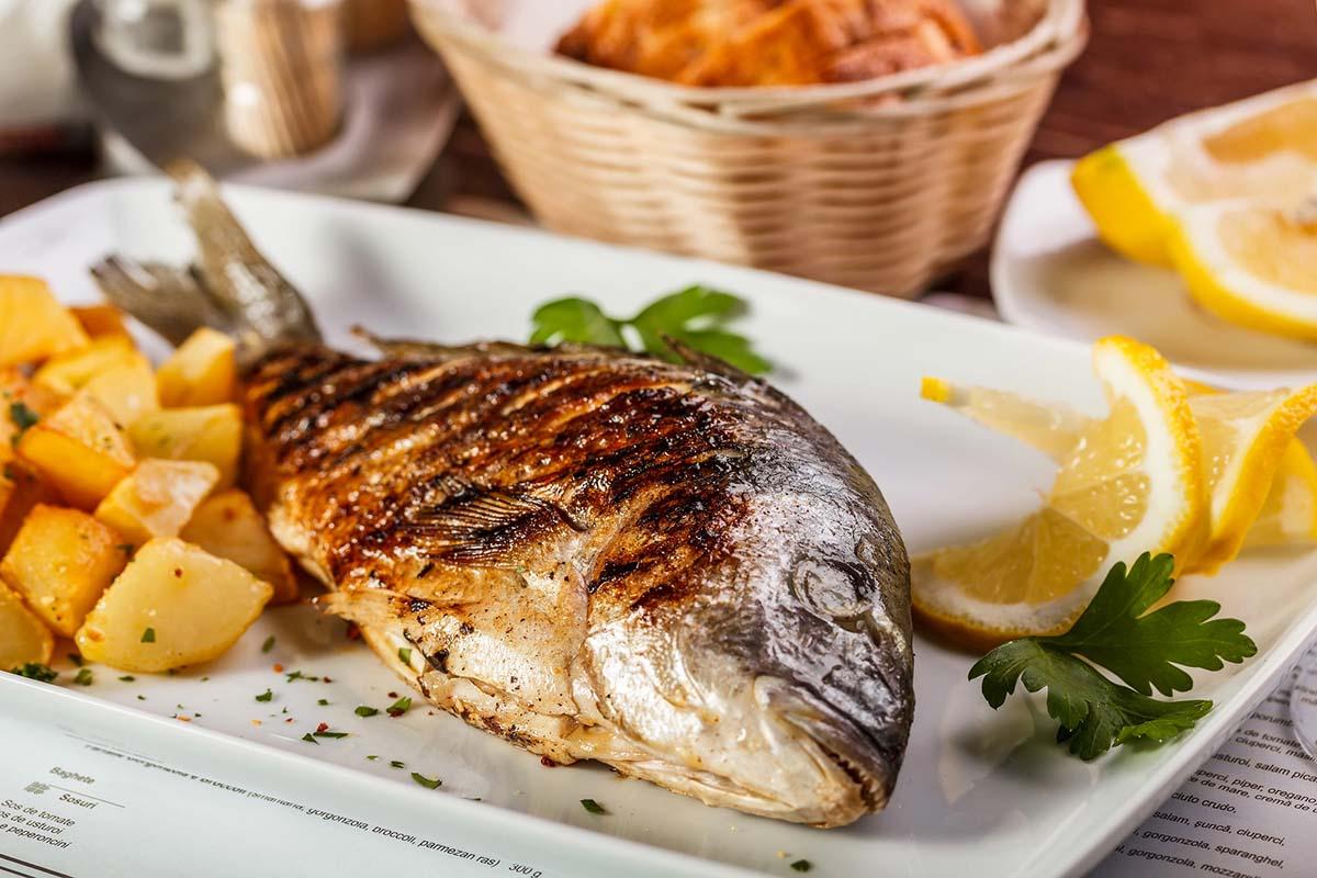 Besugo al horno con patatas - Fine Dining Lovers